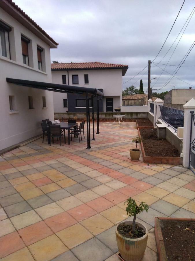 Maison De Charme Castries Exterior foto